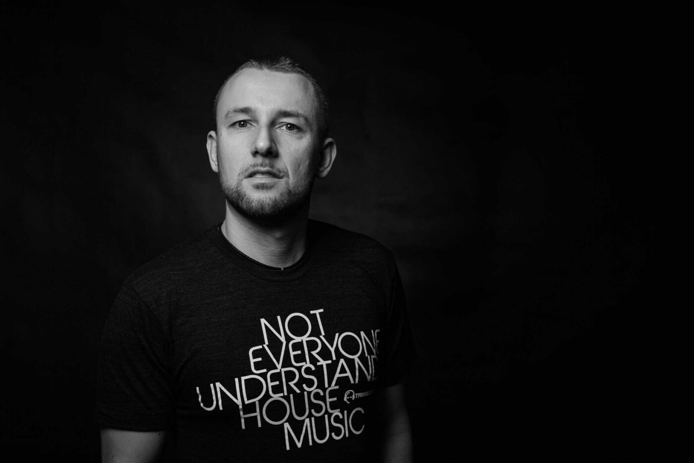 simon fava pressefoto nmc booking